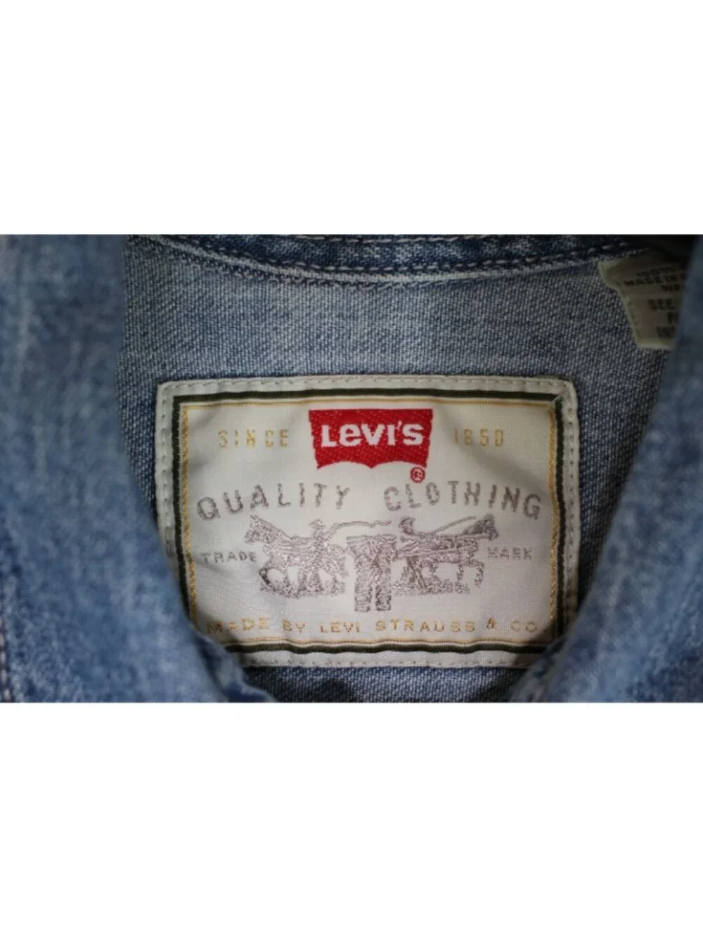 Vintage Levi's Mens Small Red Tab Denim Button Up Shirt Z21